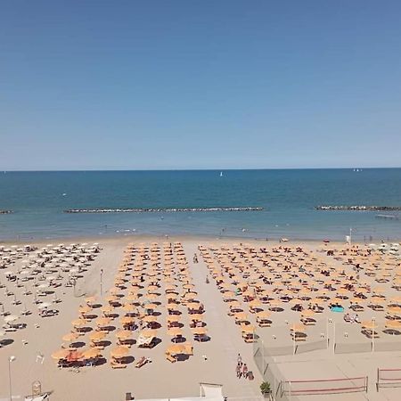 Hotel Salsedine " 5 Mt From The Beach ! " Rimini Exterior photo