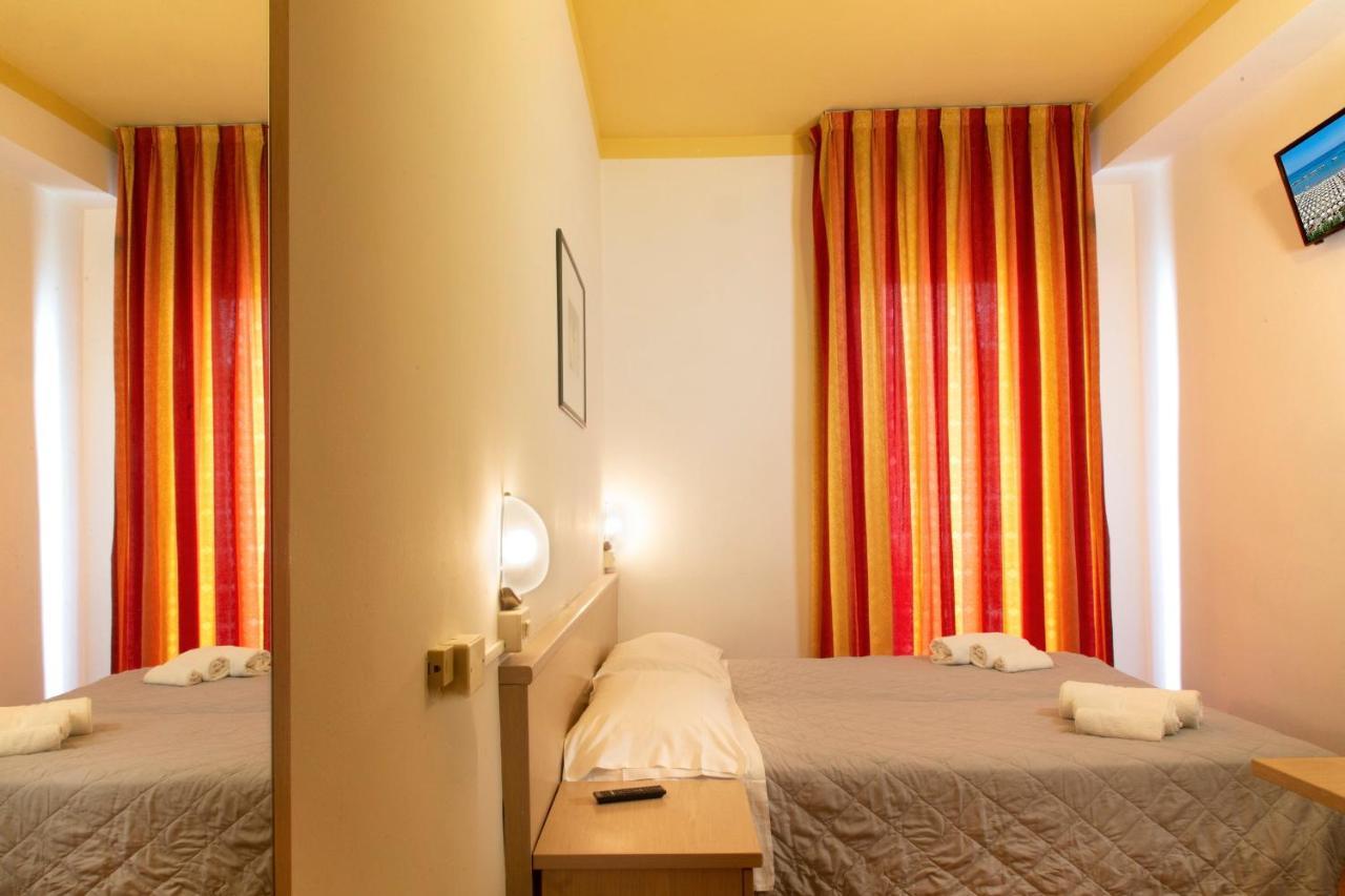Hotel Salsedine " 5 Mt From The Beach ! " Rimini Exterior photo