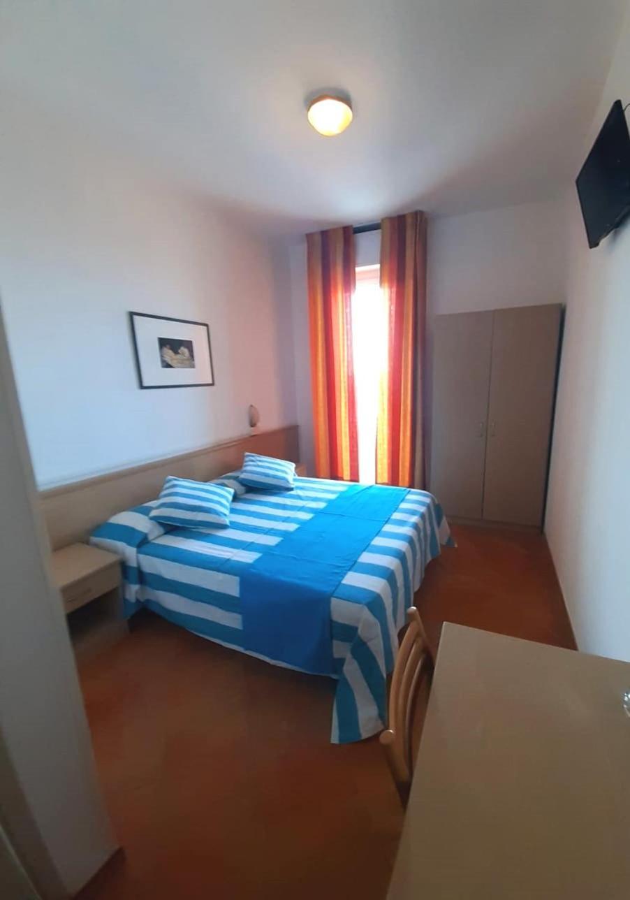 Hotel Salsedine " 5 Mt From The Beach ! " Rimini Exterior photo