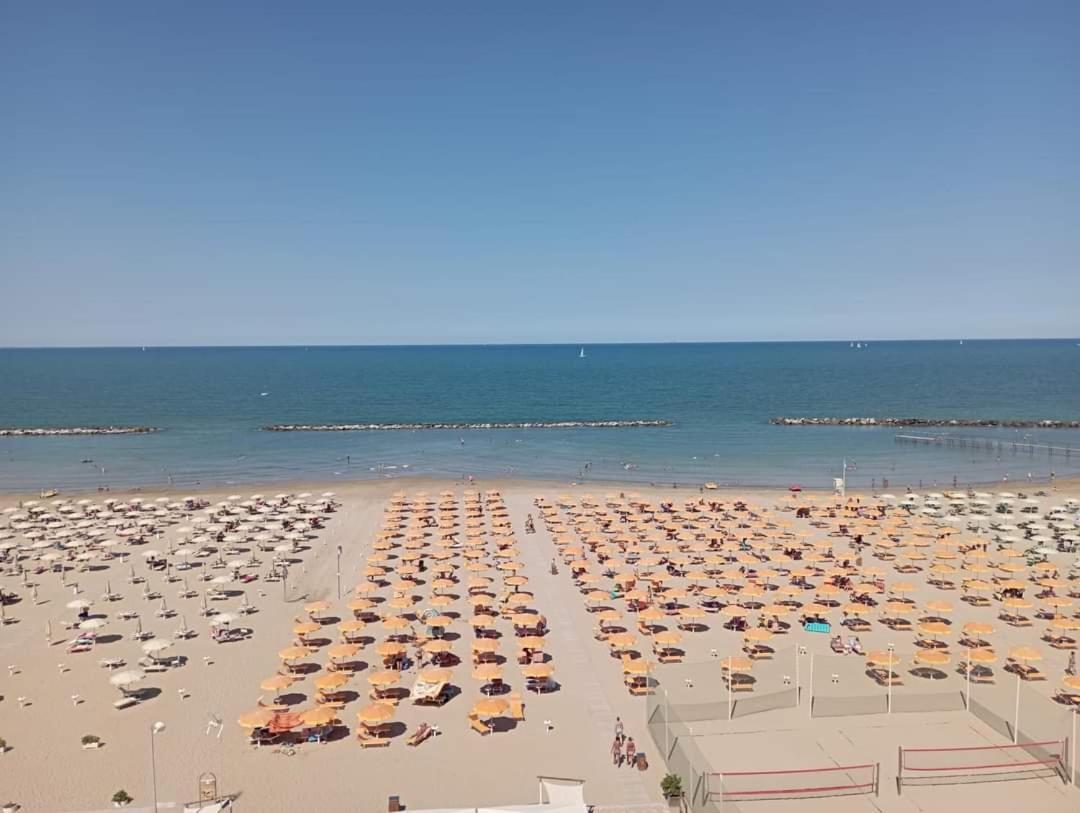 Hotel Salsedine " 5 Mt From The Beach ! " Rimini Exterior photo