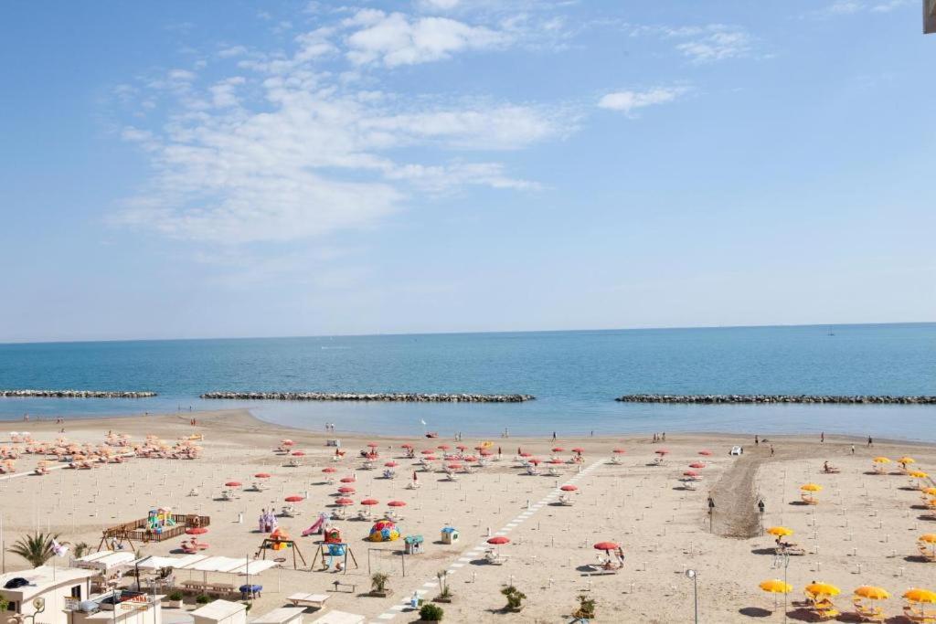 Hotel Salsedine " 5 Mt From The Beach ! " Rimini Exterior photo