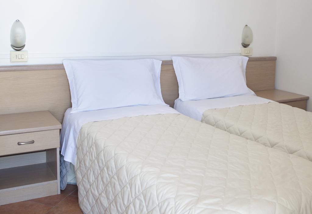 Hotel Salsedine " 5 Mt From The Beach ! " Rimini Exterior photo