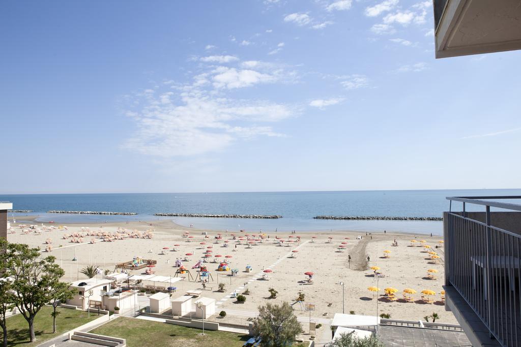 Hotel Salsedine " 5 Mt From The Beach ! " Rimini Exterior photo