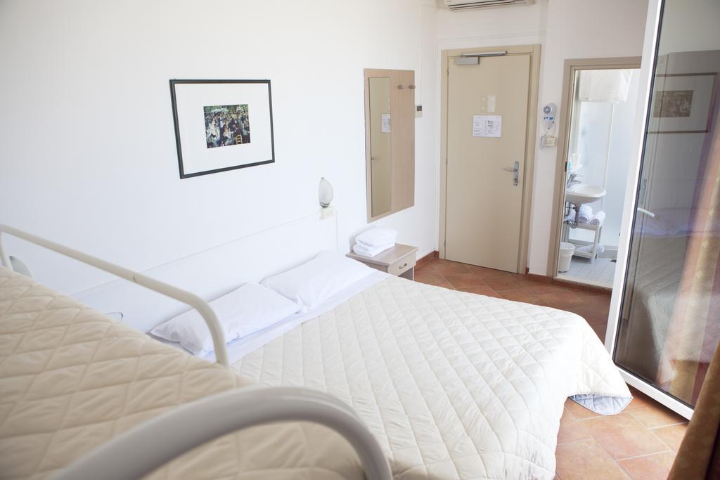 Hotel Salsedine " 5 Mt From The Beach ! " Rimini Exterior photo