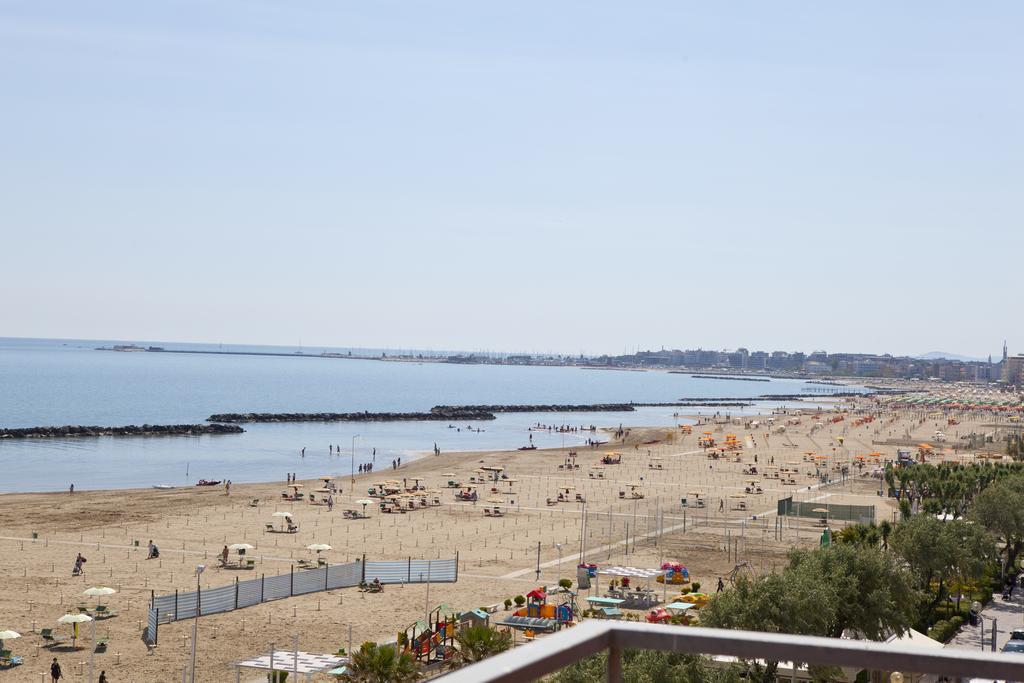 Hotel Salsedine " 5 Mt From The Beach ! " Rimini Exterior photo